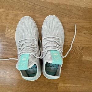 Men’s adidas hue shoes - NWT